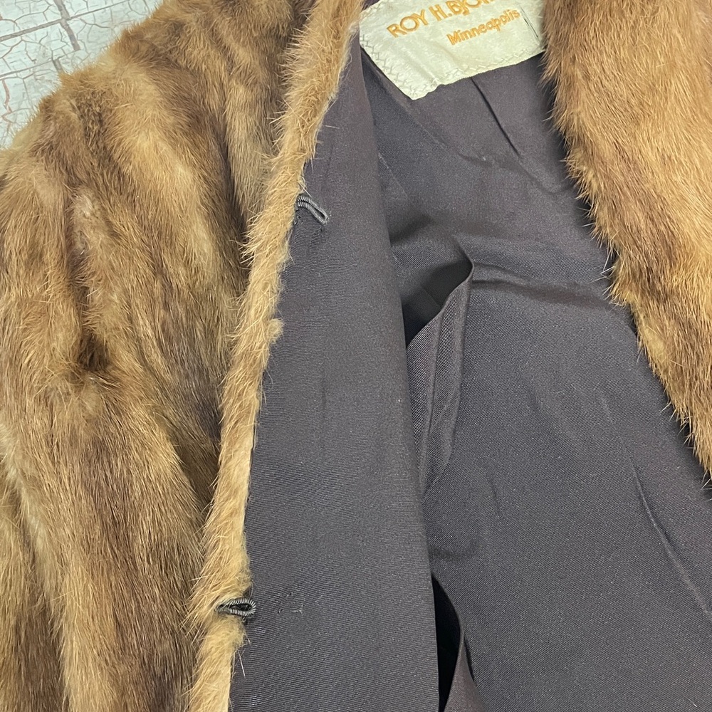 Roy H. Bjorkman Fur cape - Picture 7 of 10